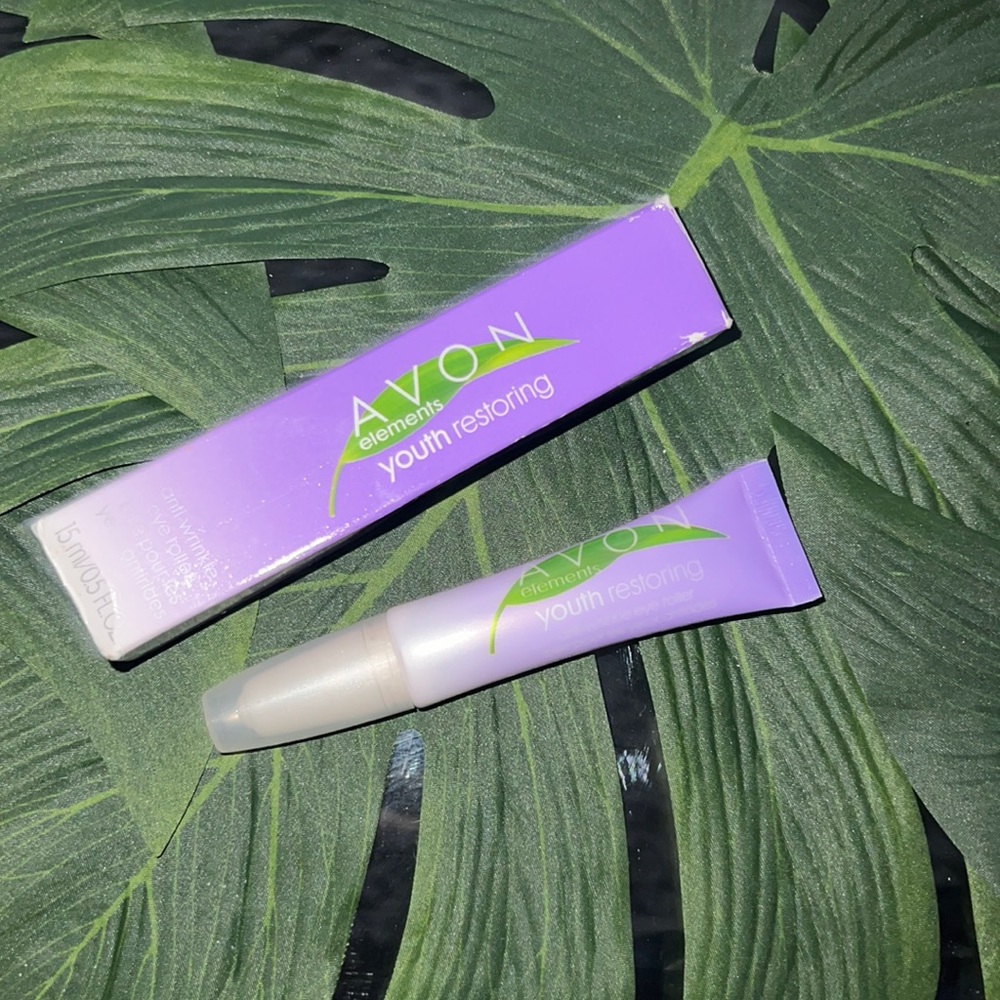 Avon Elements Youth Restoring Eye Roller